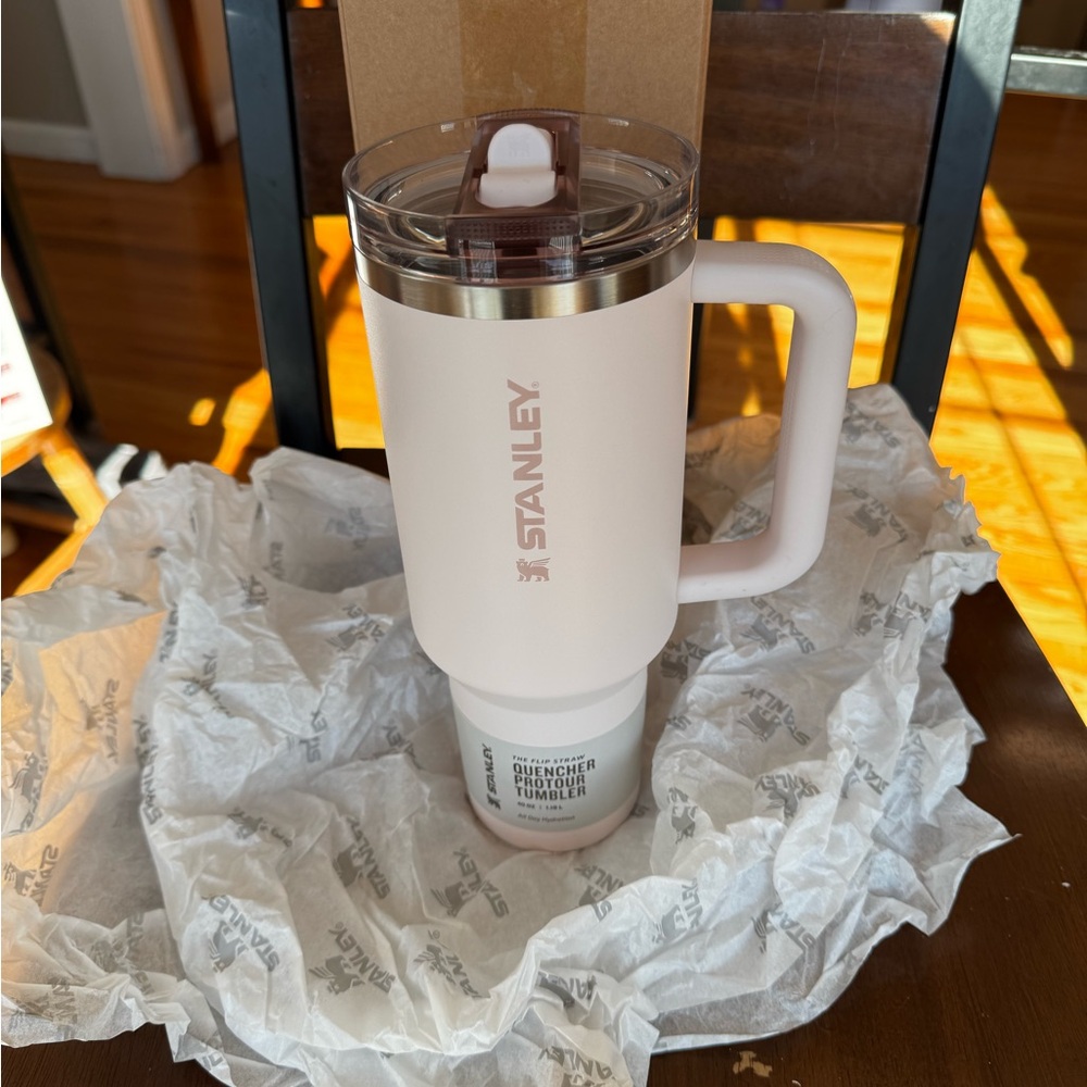 THE QUENCHER PROTOUR FLIP STRAW TUMBLER | 40 OZ